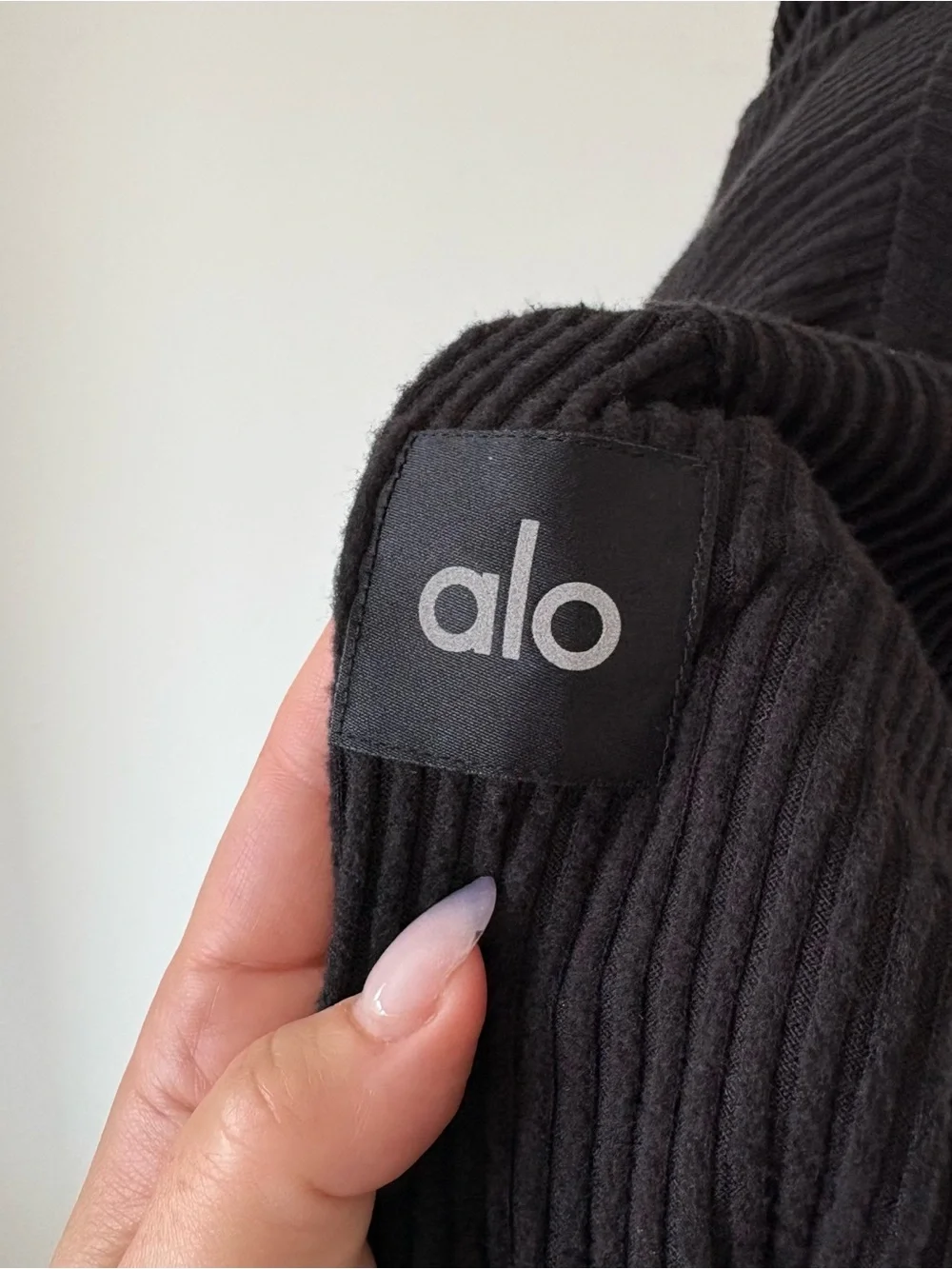 Alo Yoga Muse Hoodie Black Plush Ribbed Athleisure Lounge Cropped Sweatshirt S